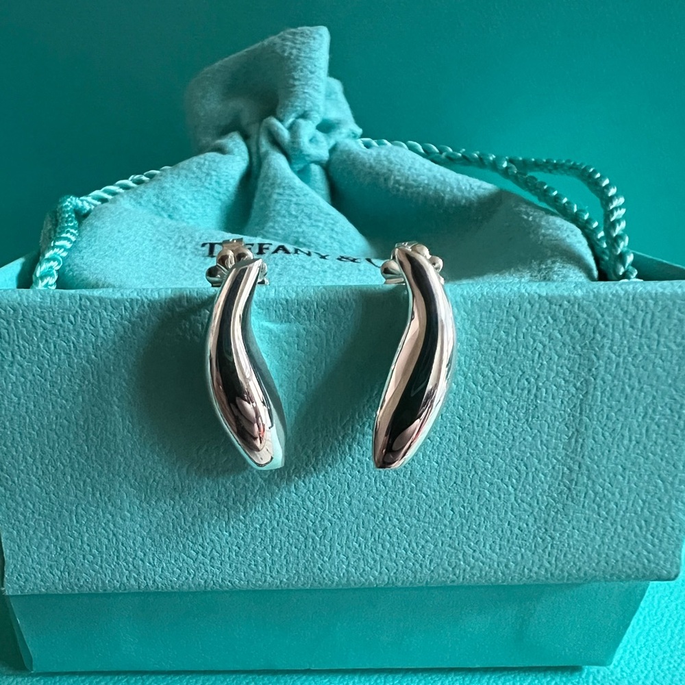 🌸🌸 Authentic Tiffany & Co. Frank Gehry Silver Fish Earrings